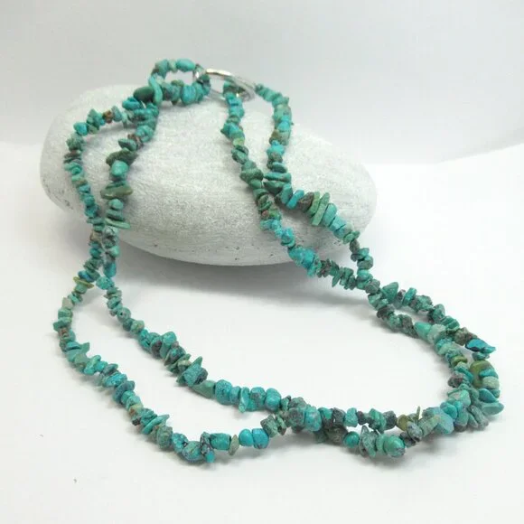 Turquoise gemstone chip necklace - Picture 2 of 9